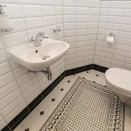 New Apartment 2 - Self Check In With Parking Included Братислава